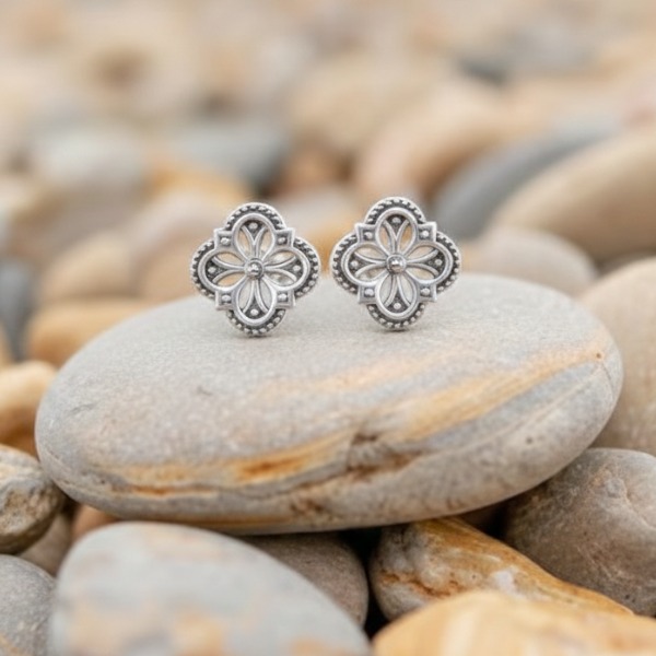 Aretes topo ornamentales